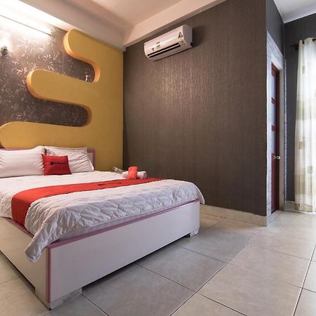 Reddoorz Plus Near Aeon Mall Tan Phu 2 مدينة هوشي منه المظهر الخارجي الصورة